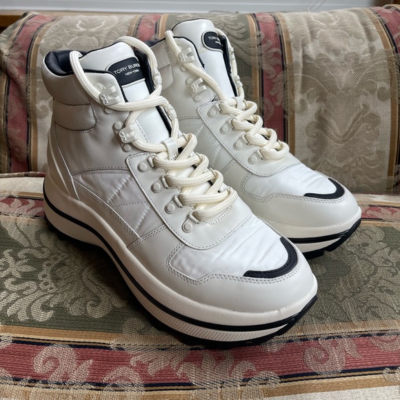 TORY BURCH Adventure Hiker shell and leather hiking boots. Size 11 Women
N6-05 - Picture 1 of 9